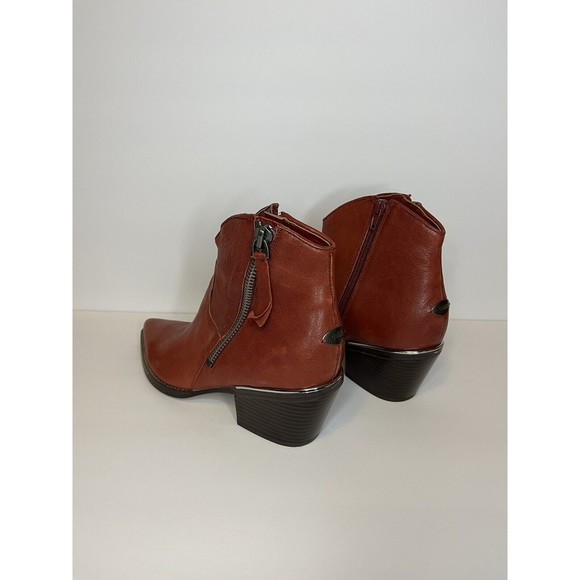 Guess WomenNalony Dark Red Western Booties 9.5 Medium Mid Block Heel Pre owned. - Picture 3 of 12